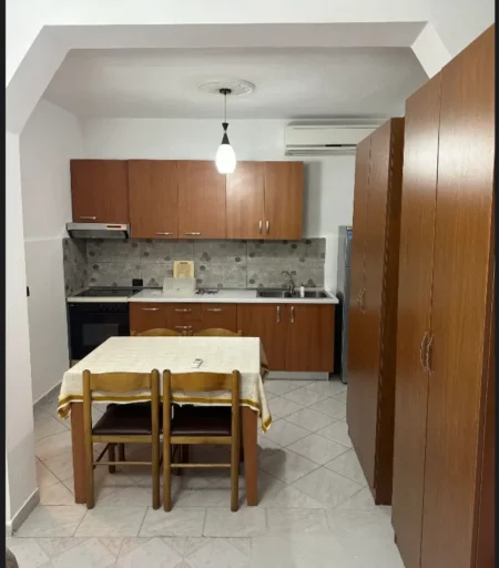 Tirane, jepet me qera garsonier Kati 1, 50 m² 450 € (KOMUNA E PARISIT)