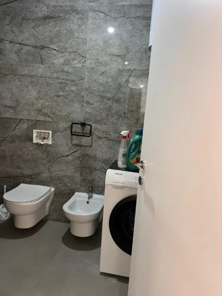 Tirane, jepet me qera apartament 2+1 Kati 2, 90 m² 500 € (Univers City , QTU)