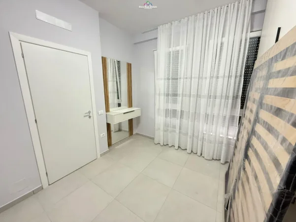 Tirane, jepet me qera apartament 2+1 Kati 5, 85 m² 630 € (Rruga 5 Maj, prane Black Stone)