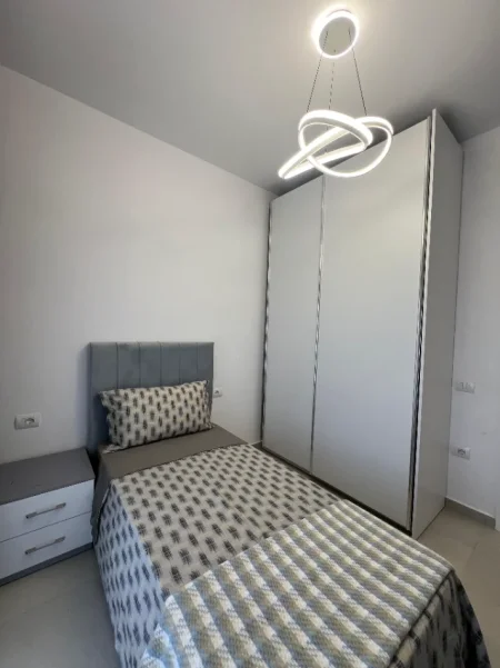 Tirane, jepet me qera apartament 2+1 Kati 4, 82 m² 600 € (REZIDENCA HENKE PRANE SPITALIT AMERIKAN 3)