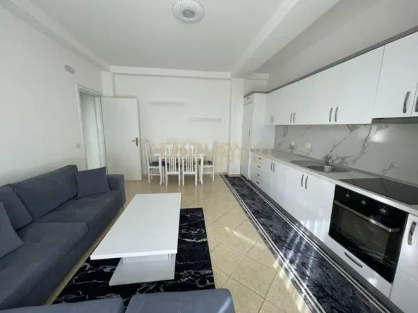Durres, jepet me qera apartament 2+1+Ballkon Kati 2, 94 m² 450 € 