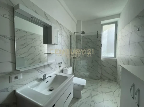 Durres, jepet me qera apartament 2+1+Ballkon Kati 2, 94 m² 450 € 