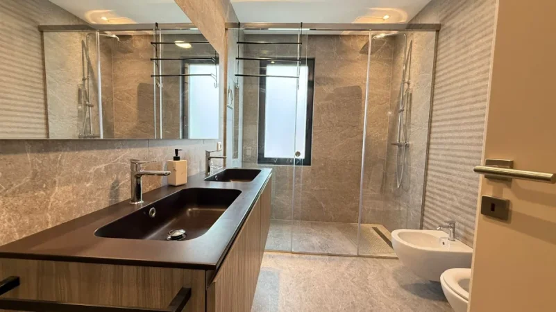 Tirane, jepet me qera Vile 2 Katshe , 420 m² 5.000 € 