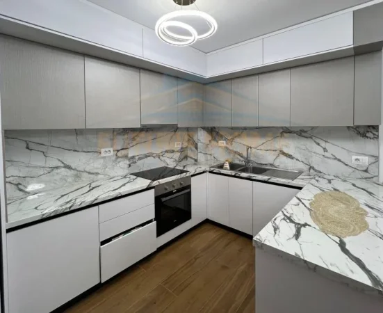 Qera, Apartament 2+1, 21 Dhjetori