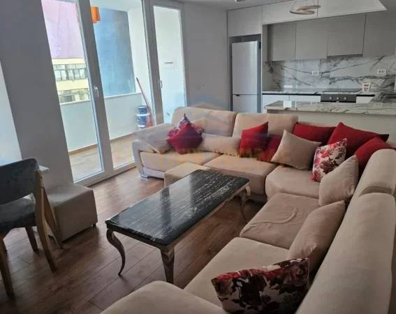 Qera, Apartament 2+1, 21 Dhjetori