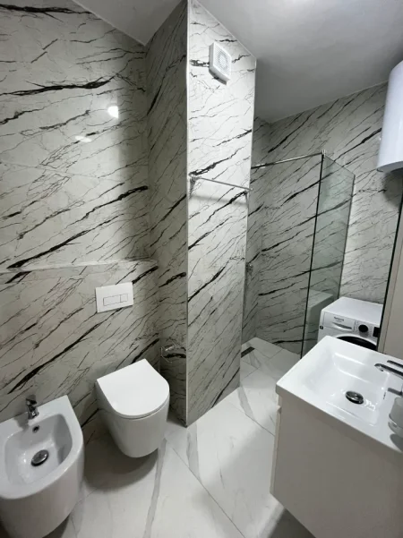 Tirane, jap me qera apartament 1+1 Kati 6, 70 m² 450 € (Kompleksi Jolla)