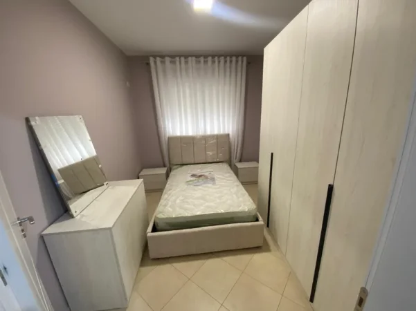 Tirane, jepet me qera apartament 3+1+ 2 Poste parkimi, Kati 2, 145 m² 1.000 € (5 Maji)