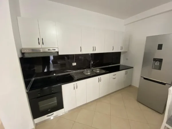 Tirane, jepet me qera apartament 3+1+ 2 Poste parkimi, Kati 2, 145 m² 1.000 € (5 Maji)