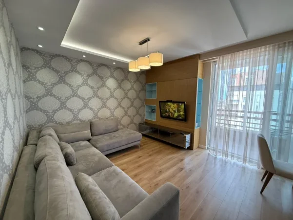 Tirane, jepet me qera apartament 1+1 Kati 7, 