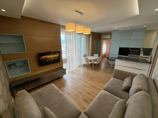 Tirane, jepet me qera apartament 1+1 Kati 7, 