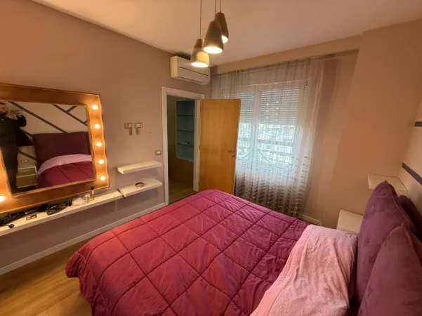 Tirane, jepet me qera apartament 1+1 Kati 7, 