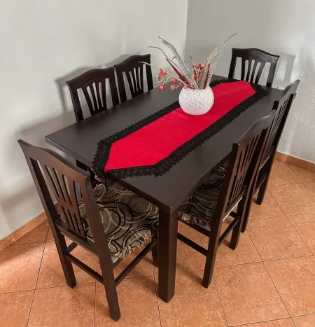 Tirane, shes KOMPLET TAVOLIN NGRENIE 200 €