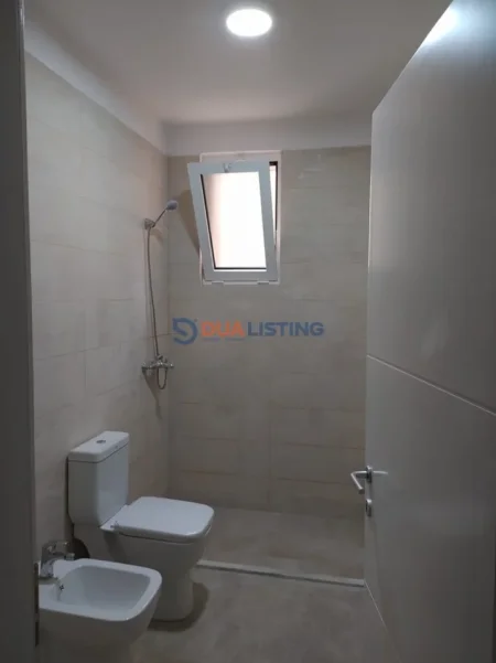 Tirane, jepet me qera zyre , 74 m² 1.260 € (RTSH)