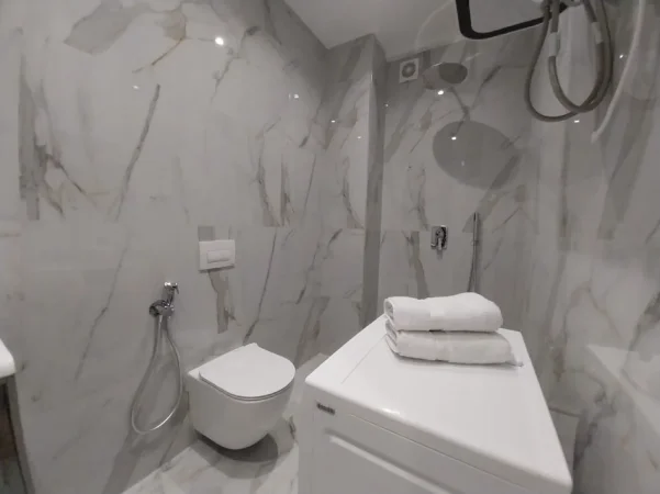 Tirane, jepet me qera garsonier 1+1 Kati 7, 70 m² 1.200 € 