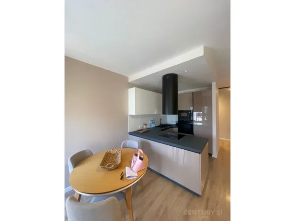 Tirane, jepet me qera apartament 1+1 Kati 7, 69 m² 600 € (Materniteti i Ri)