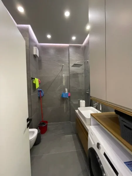 Tirane, jepet me qera apartament 1+1+Ballkon , 75 m² 850 € 