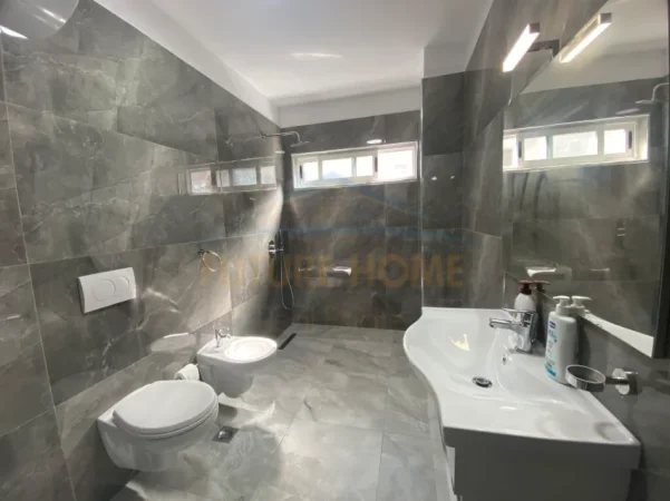 Tirane, jepet me qera apartament 2+1+Ballkon Kati 2, 100 m² 800 € (21 DHJETORI)