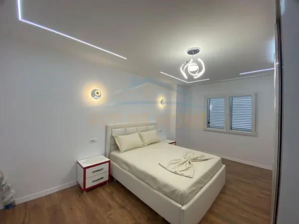 Tirane, jepet me qera apartament 2+1+Ballkon Kati 2, 100 m² 800 € (21 DHJETORI)