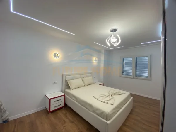 Tirane, jepet me qera apartament 2+1+Ballkon Kati 2, 100 m² 800 € (21 Dhjetori)