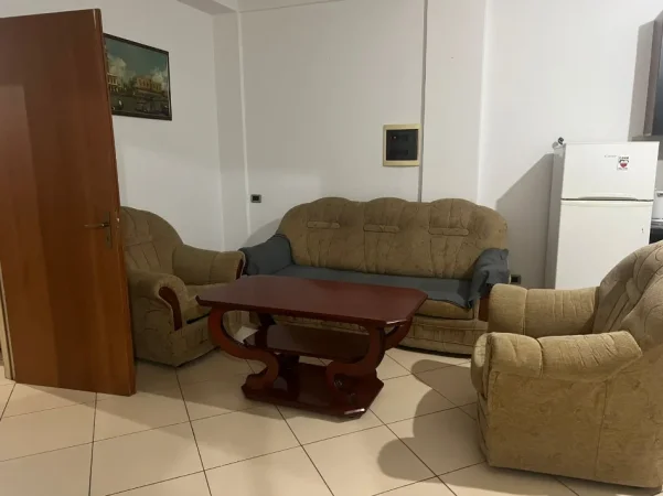 Tirane, jap me qera katin e pare ne Vile,1+1+Aneks+Ballkon, 100 m². 40000 lek