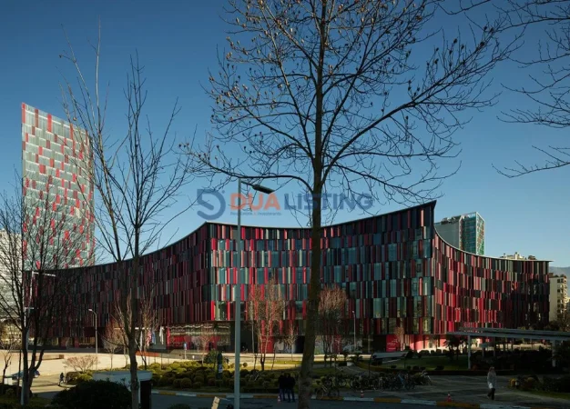 Tirane, jepet me qera ambjent biznesi , 170 m² (Air Albania Stadium)