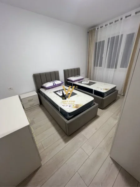 Tirane, jepet me qera apartament 2+1+Ballkon Kati 9, 110 m² 650 € (UNAZA E RE)