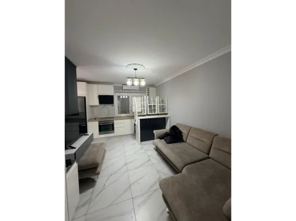 SHITET APARTAMENT 2+1 RRUGA E BARRIKADAVE