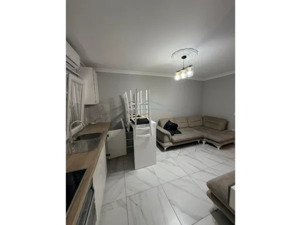 SHITET APARTAMENT 2+1 RRUGA E BARRIKADAVE