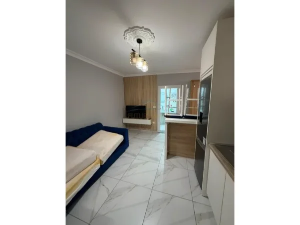 SHITET APARTAMENT 2+1 RRUGA E BARRIKADAVE