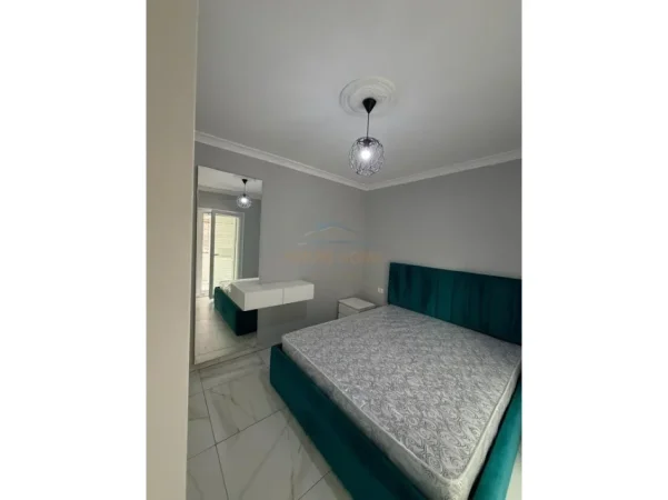 SHITET APARTAMENT 2+1 RRUGA E BARRIKADAVE