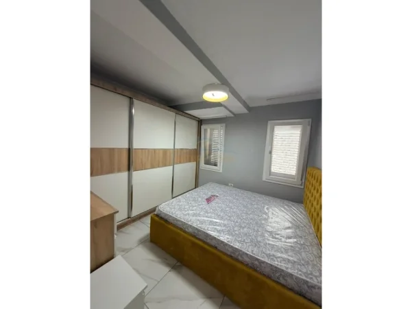 SHITET APARTAMENT 2+1 RRUGA E BARRIKADAVE