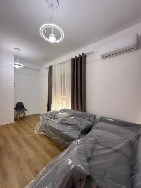 Tirane, jepet me qera 1+1+Ballkon Kati 7, 500 € (Rezidenca Kadiu, Ali Dem)