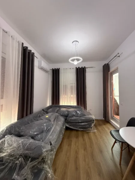 Tirane, jepet me qera 1+1+Ballkon Kati 7, 500 € (Rezidenca Kadiu, Ali Dem)