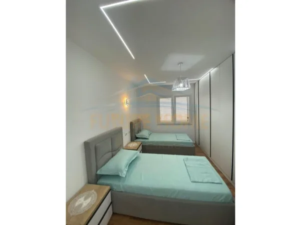 Tirane, jepet me qera apartament 2+1 Kati 2, 100 m² 800 € 