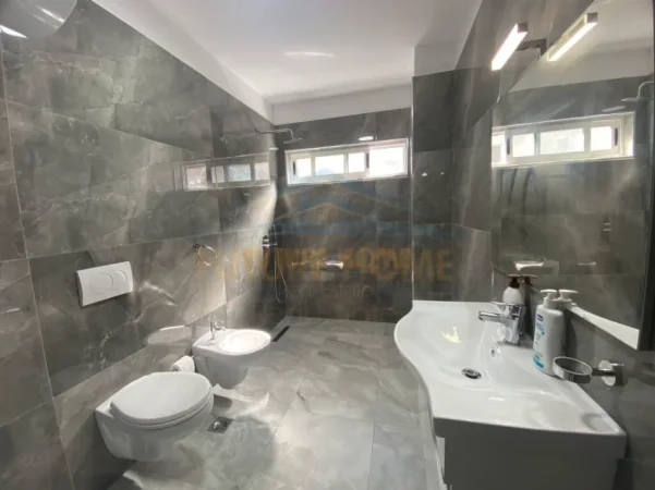 Tirane, jepet me qera apartament 2+1 Kati 2, 100 m² 800 € 