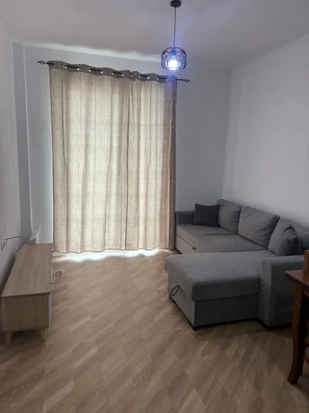 Tirane, jepet me qera apartament 1+1 Kati 7, 63 m² 400 € (Univers City)
