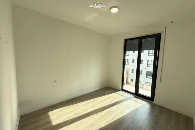 Tirane, jepet me qera zyre Kati 7, 64 m² 525 € (Rruga Xhanfize Keko)