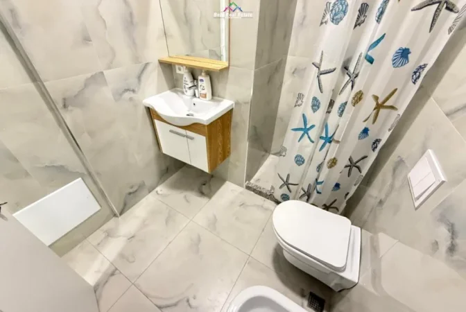 Tirane, jepet me qera zyre Kati 7, 64 m² 525 € (Rruga Xhanfize Keko)