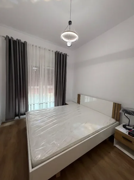 Tirane, jepet me qera apartament 1+1 , 500 € (REZIDENCA KADIU ALI DEM)
