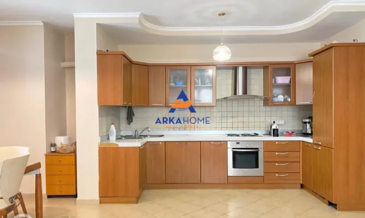 Tirane, jepet me qera apartament 2+1+Ballkon Kati 4, 128 m² 836 € 