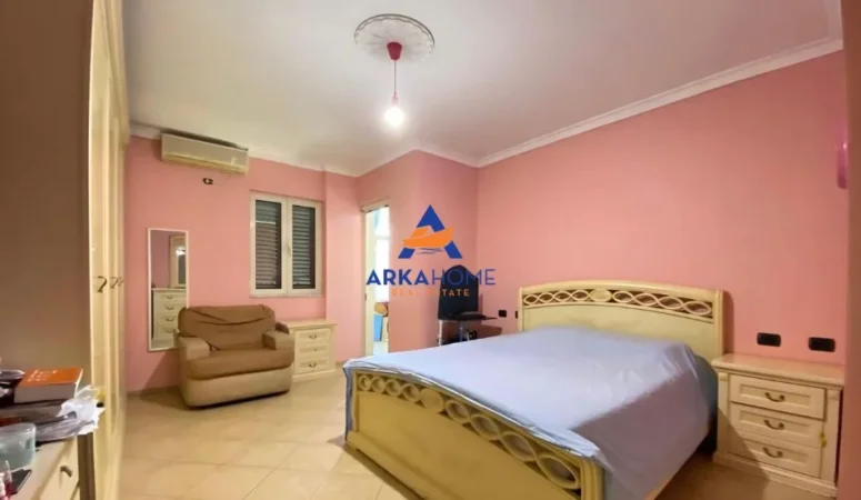 Tirane, jepet me qera apartament 2+1+Ballkon Kati 4, 128 m² 836 € 