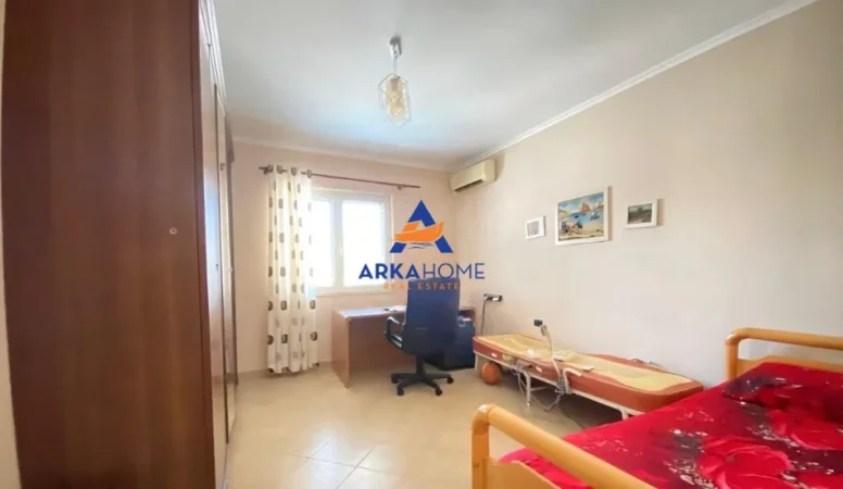 Tirane, jepet me qera apartament 2+1+Ballkon Kati 4, 128 m² 836 € 