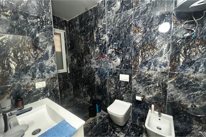 Vlore - Lungomare, jepet me qera apartament 2+1+Ballkon Kati 3, 103 m² 600 € (Pran Shkolles se Marines)