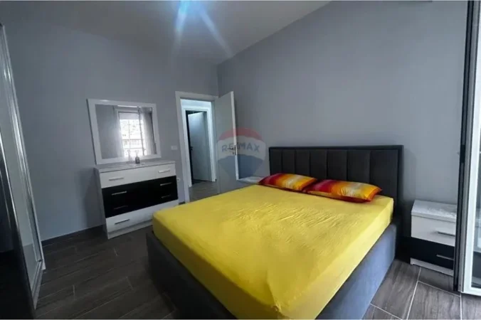 Vlore - Lungomare, jepet me qera apartament 2+1+Ballkon Kati 3, 103 m² 600 € (Pran Shkolles se Marines)