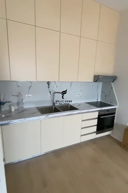 Tirane, jepet me qera zyre Kati 2, 96 m² 1.500 € (VASIL SHANTO)