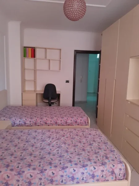 JEPET ME QERA APARTAMENT 2+1 TEK KMY NE YZBERISHT