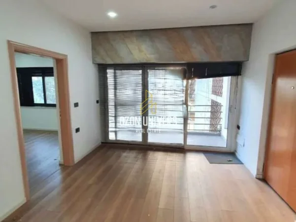 Tirane, jepet me qera apartament 2+1 Kati 3, 72 m² 900 € (Bllok)