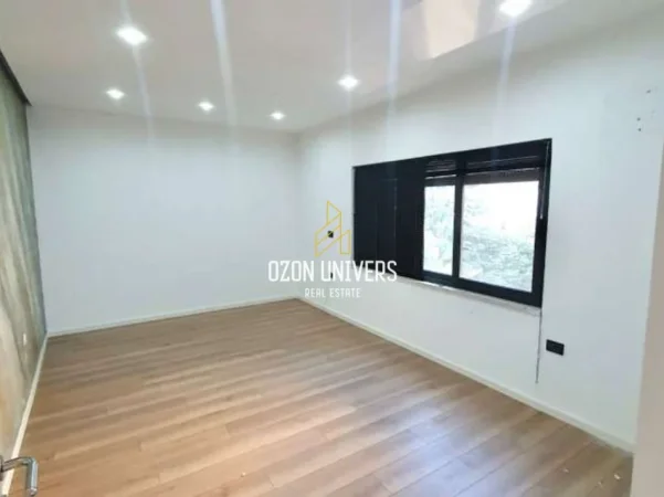 Tirane, jepet me qera apartament 2+1 Kati 3, 72 m² 900 € (Bllok)
