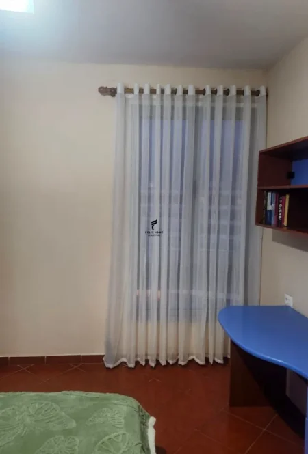 Tirane, jepet me qera apartament 1+1 Kati 8, 56 m² 550 € (PALLATI ME SHIGJETA)