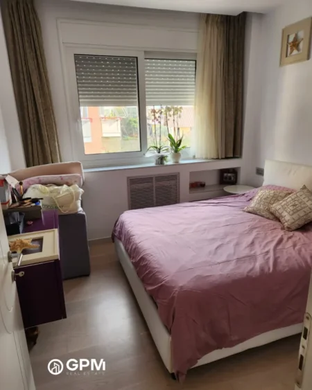Apartament 3+1+2 tualete + 2 ballkone në shitje në Fresk.